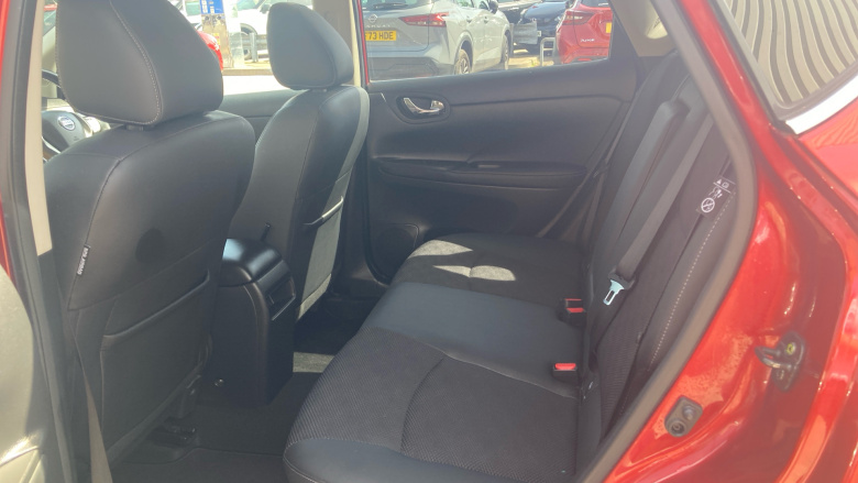 Nissan Pulsar 1.2 DiG-T N-Connecta 5dr Petrol Hatchback